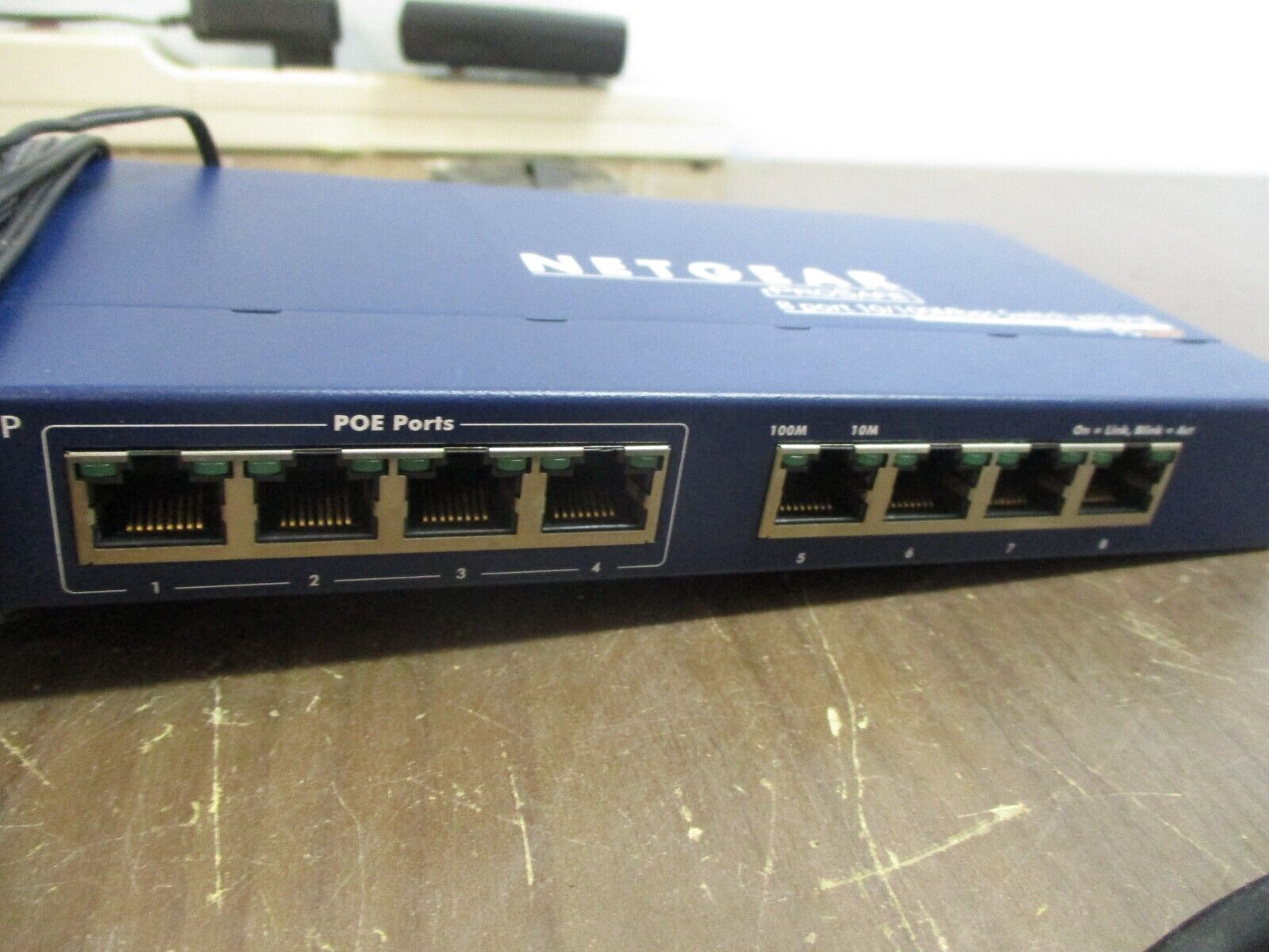 Netgear ProSafe 10/100 Switch w/ POE FS108V3 8-Port Total 4-Port POE Used