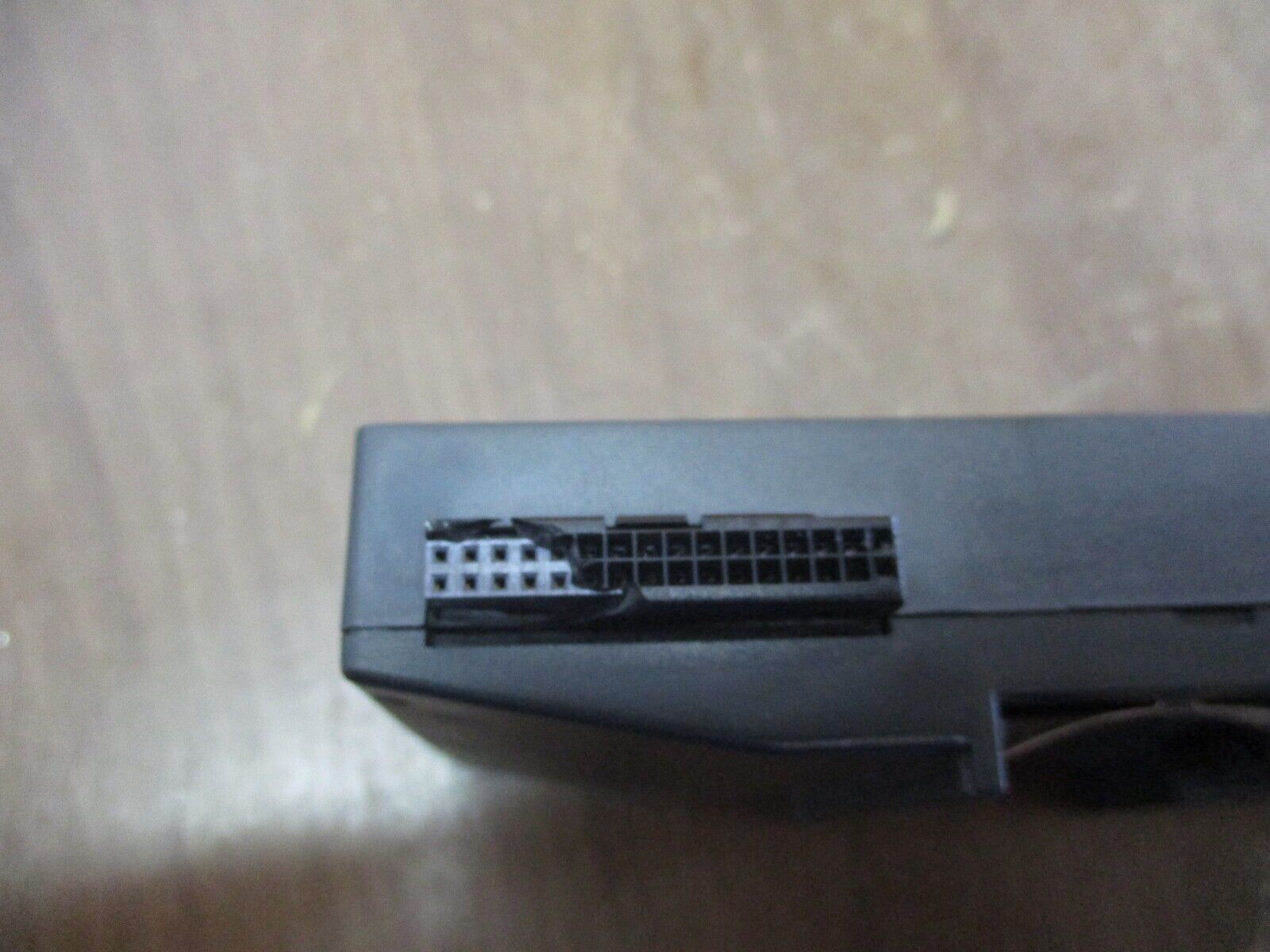 GE VersaMax I/O Carrier IC200CHS003H Connector Style *Cracked Base* Used