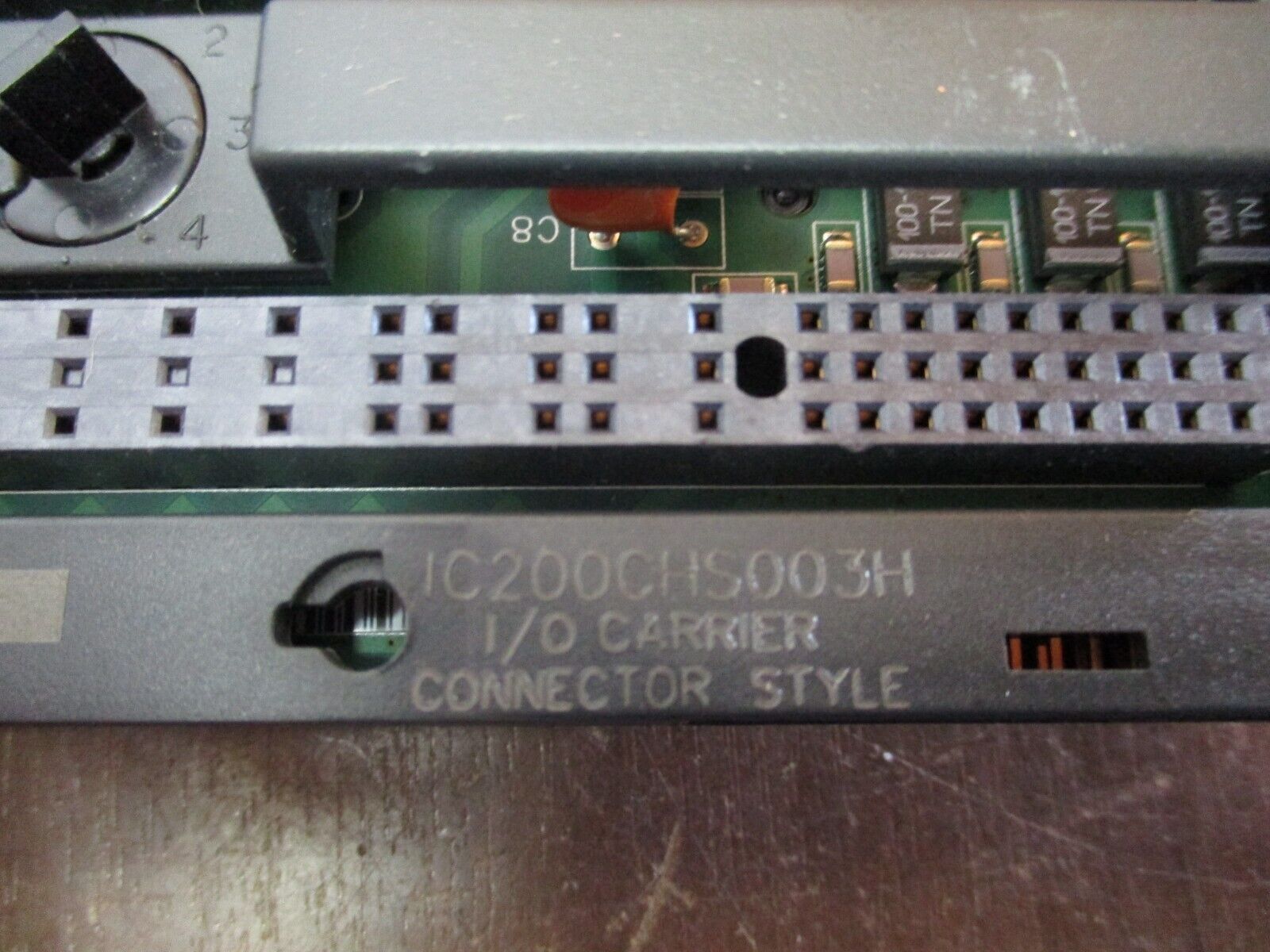 GE VersaMax I/O Carrier IC200CHS003H Connector Style *Cracked Base* Used