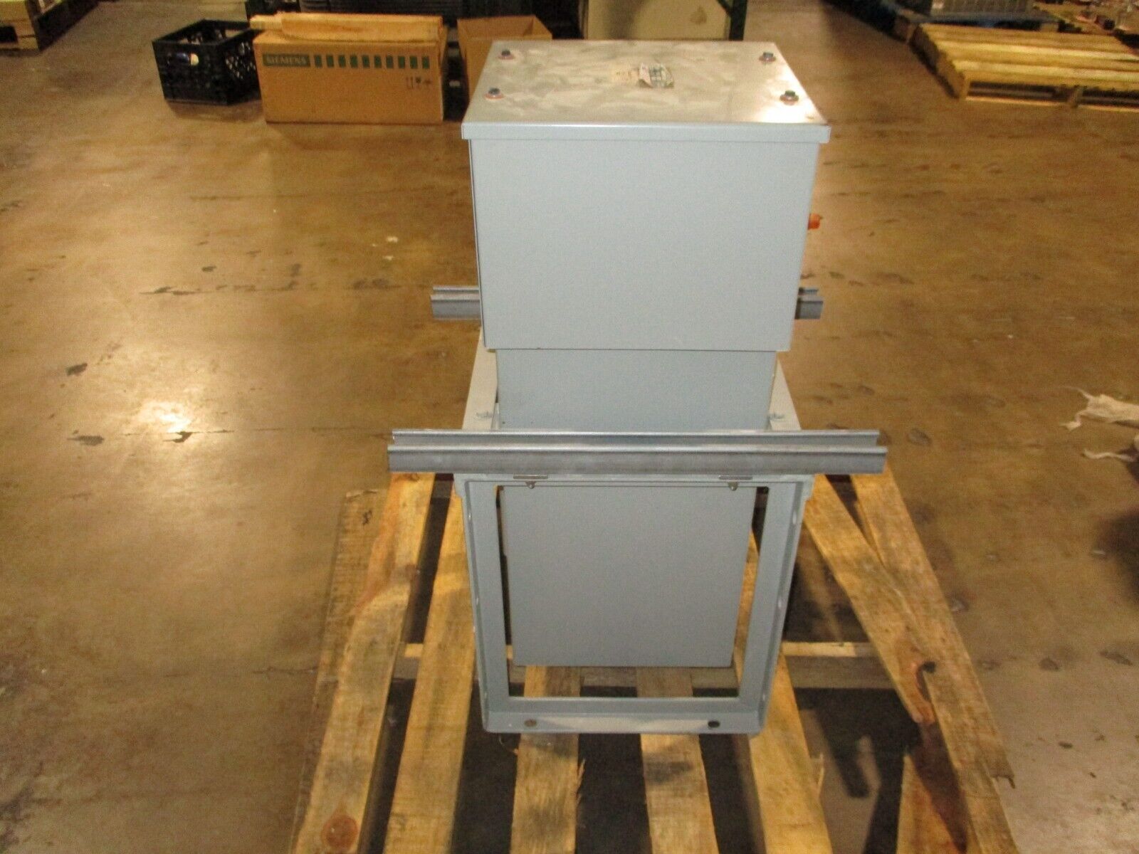 Cornell Dubilier Capacitor ICS2200F33L 200KVAR 480V 60Hz 3Ph Used