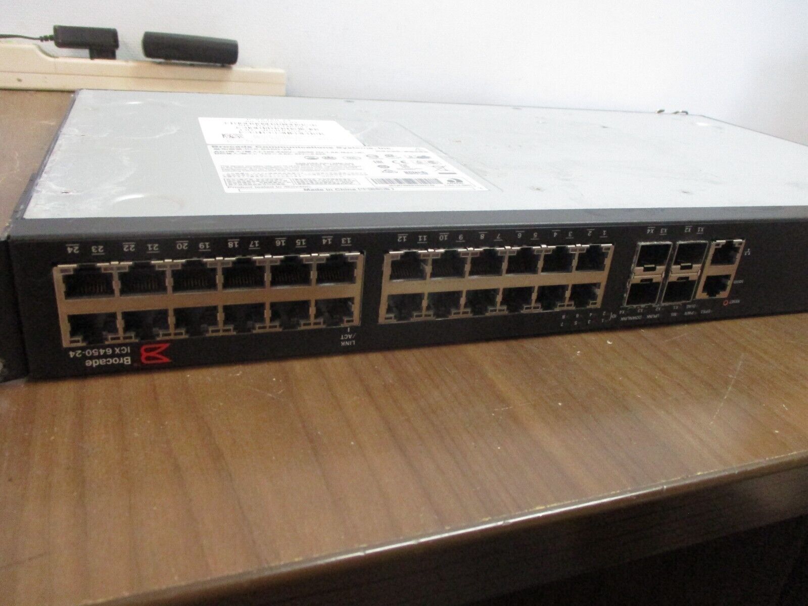 Brocade 24-Port Gigabit Ethernet Switch ICX6450-24 100-240VAC 12VDC Used