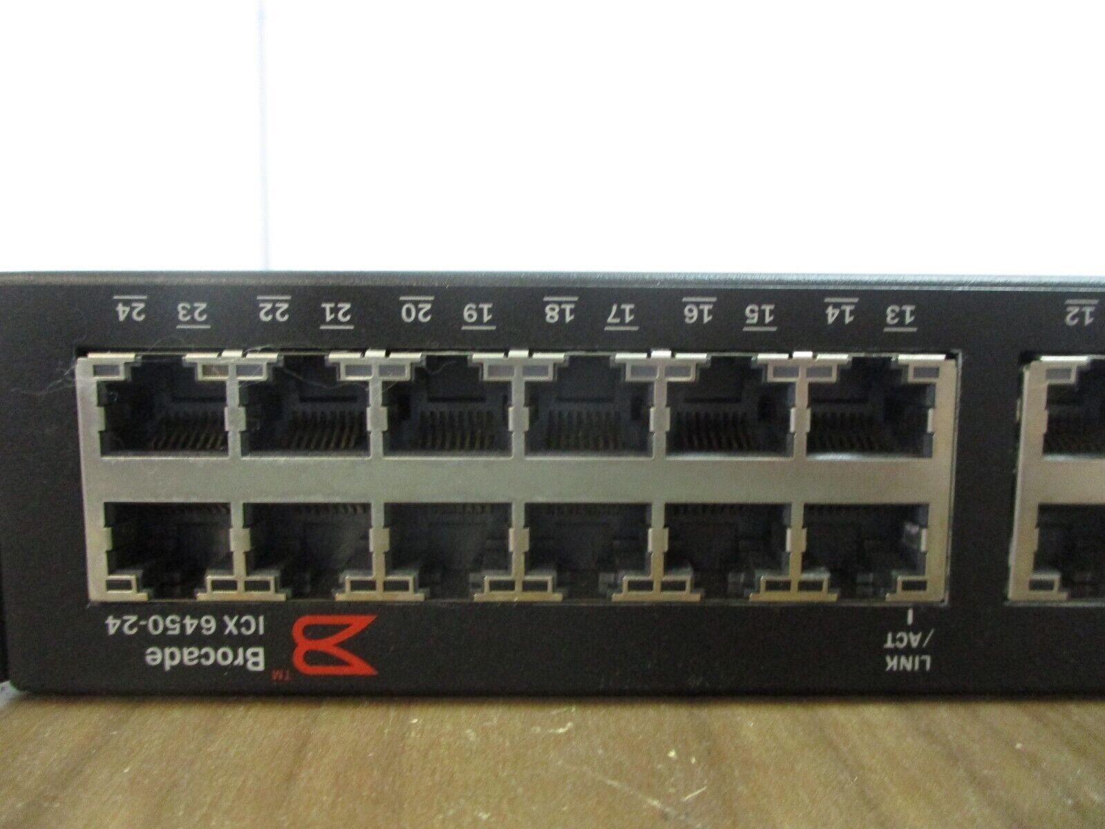 Brocade 24-Port Gigabit Ethernet Switch ICX6450-24 100-240VAC 12VDC Used