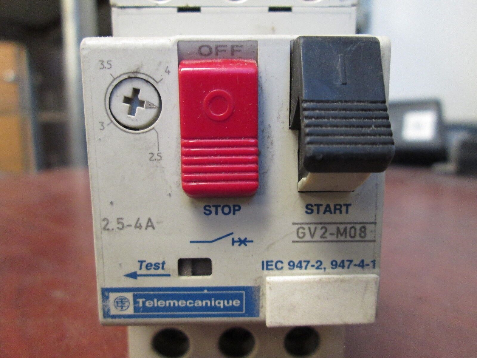 Telemecanique Manual Motor Starter GV2-M08 Range: 2.5-4A Used