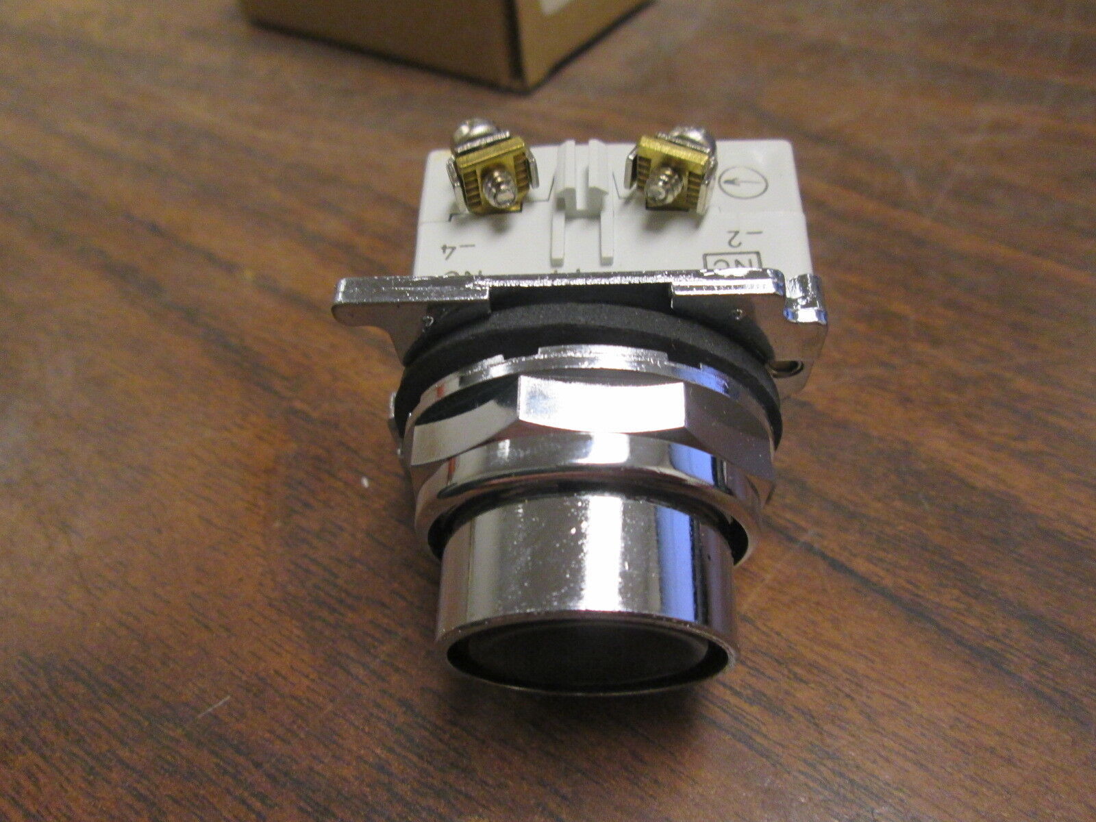 Cutler-Hammer STD Button Operator 10250T30B 1N.O.-1N.C. Type 4,4X-13 New Surplus