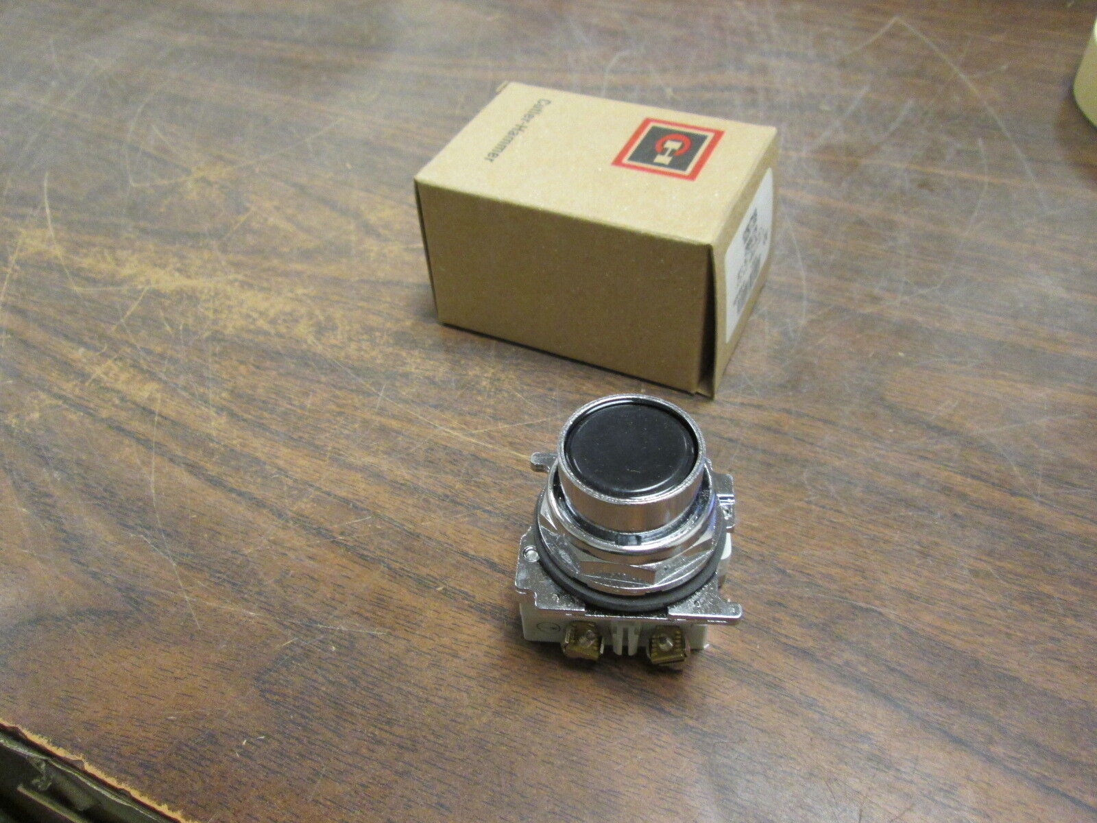 Cutler-Hammer STD Button Operator 10250T30B 1N.O.-1N.C. Type 4,4X-13 New Surplus