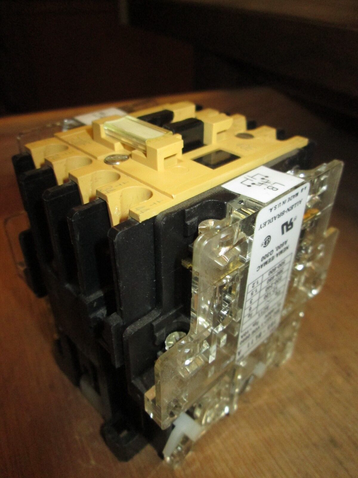 Allen-Bradley Contactor 700-FX400A1 w/ 195-BL11 Aux 120V Coil Used