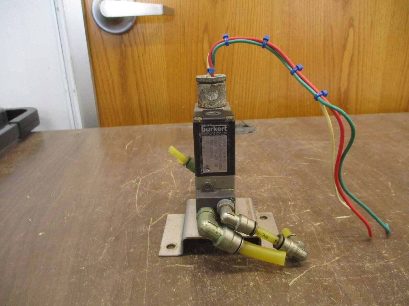 Burkert Solenoid Valve 420-G-1/8-B-PL-1/8 120V Coil 115PSI Used
