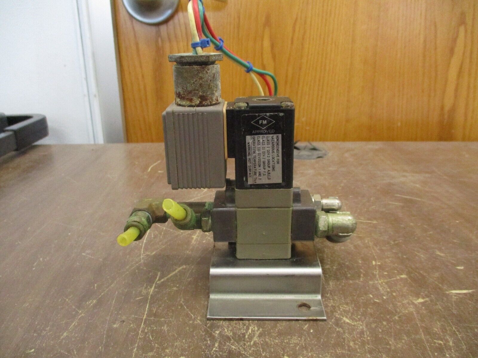 Burkert Solenoid Valve 420-G-1/8-B-PL-1/8 120V Coil 115PSI Used