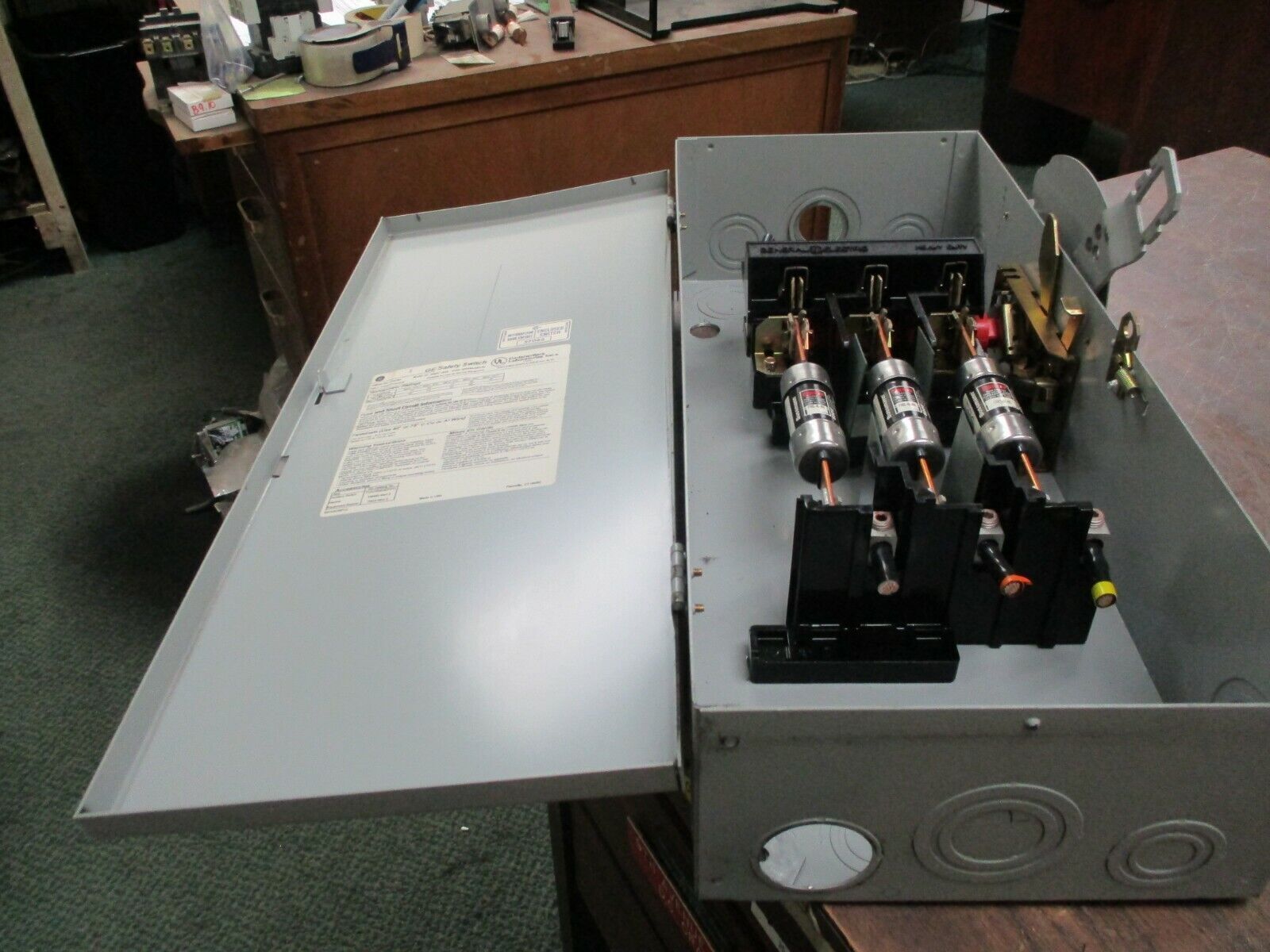 GE Fusible Safety Switch/Disconnect TH3363 100A 600V Type 1 Enclosure Used