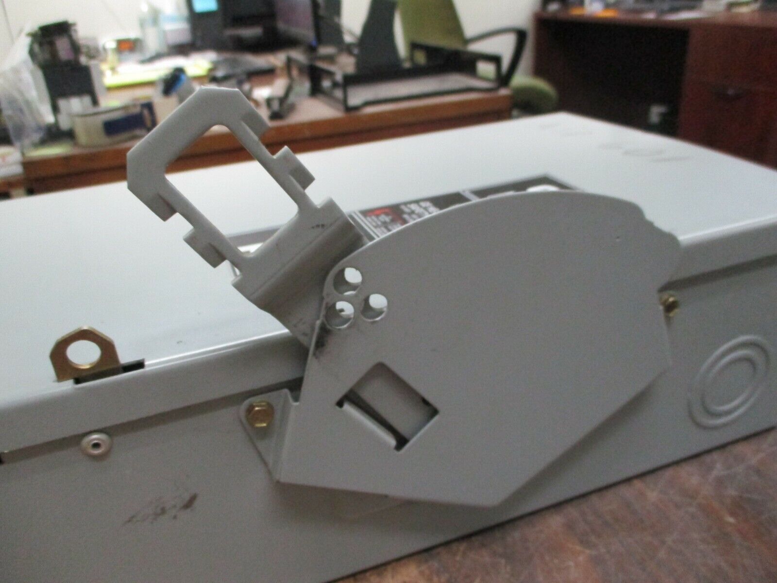 GE Fusible Safety Switch/Disconnect TH3363 100A 600V Type 1 Enclosure Used