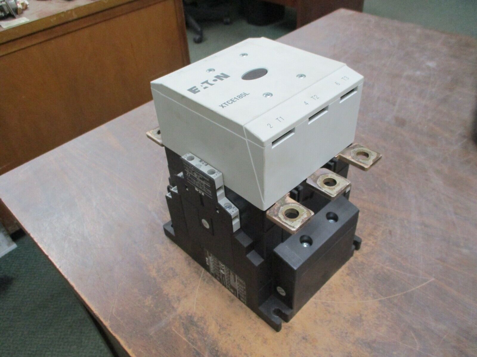 Eaton Contactor XTCE185L 24-48V DC Coil 225A 600V Used