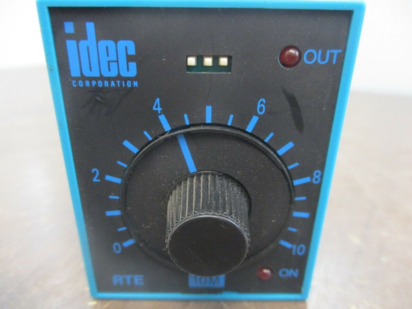 IDEC Electronic Timer RTE-BN1 120V 50/60Hz w/ Base Used