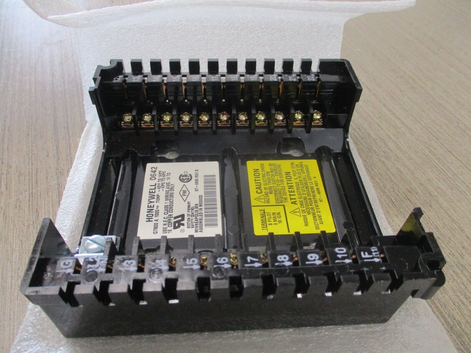 Honeywell Universal Wiring Subbase-Panel Mount Q7800A 1005 New Surplus