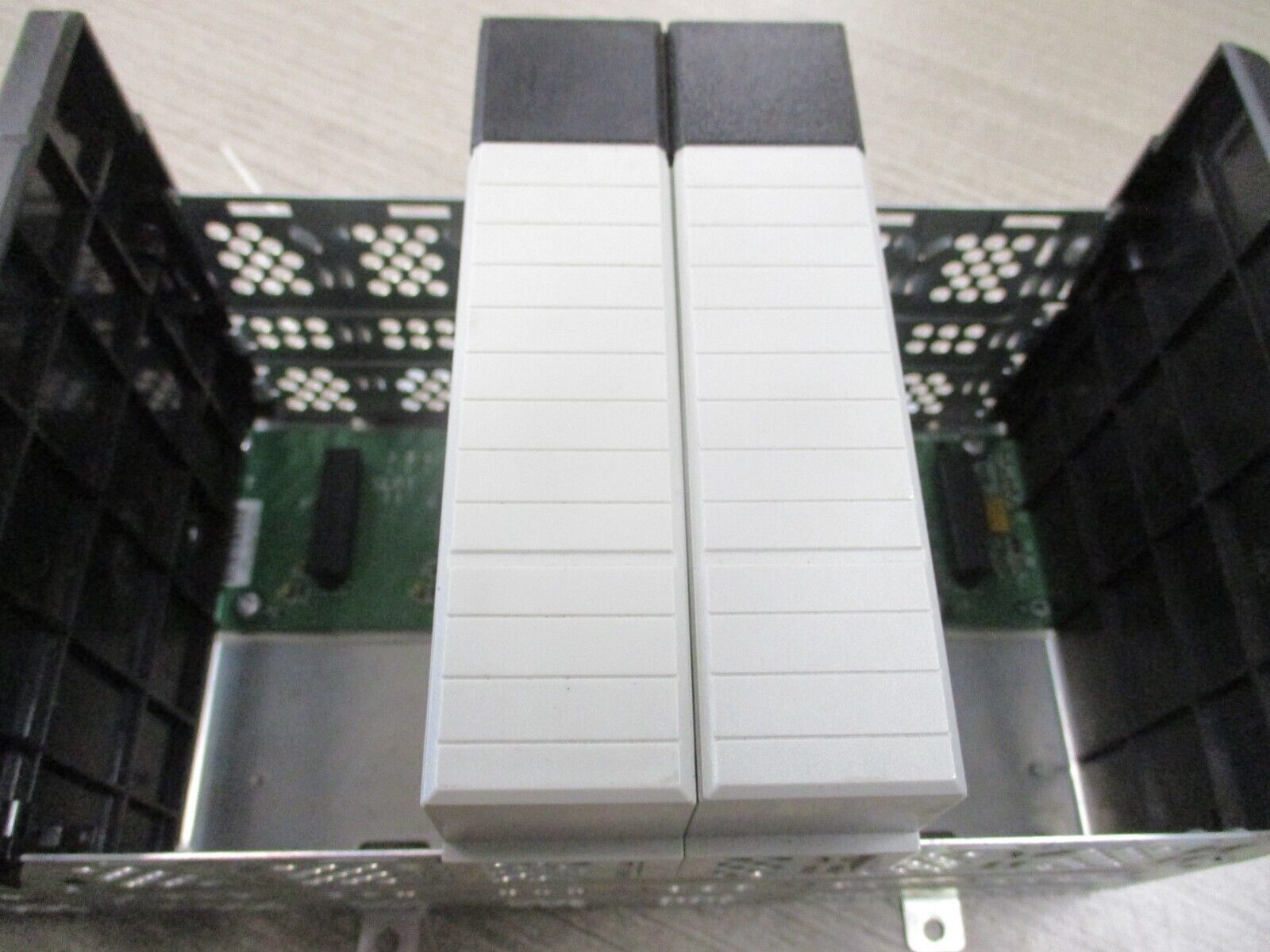 Allen-Bradley ControlLogix 17-Slot Chassis w/Power Supply 1756-A17/1756/PB72 Use