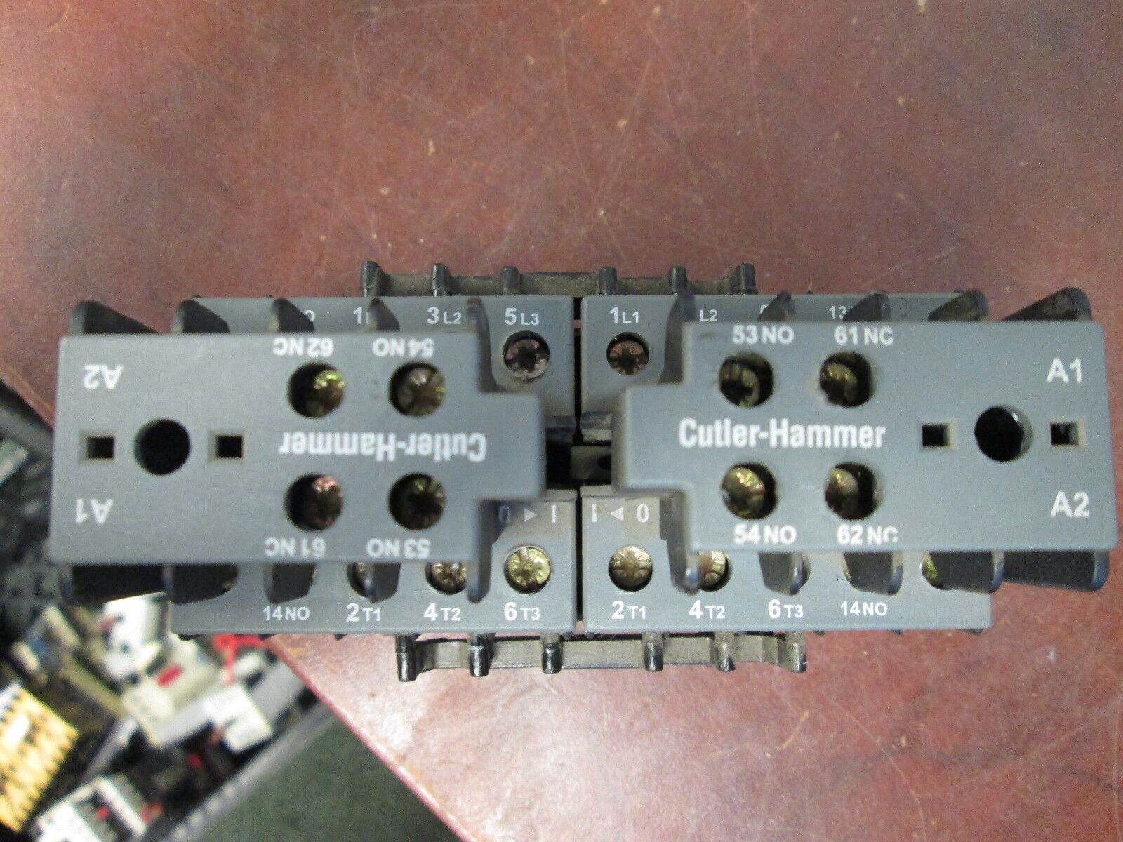 Cutler-Hammer Reversing Contactor 60947-4-1 C320MCF11 110-127V Coil 40-450Hz