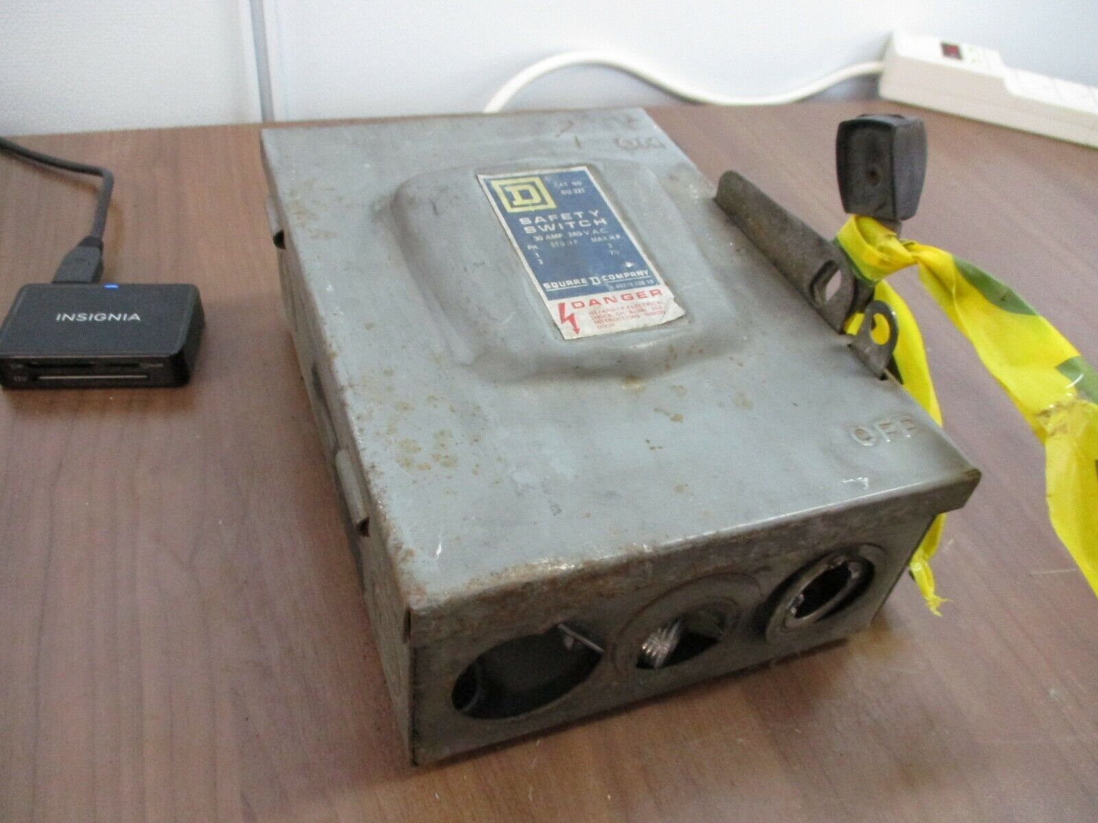 Square D Non-Fusible Safety Switch/Disconnect DU-321 30A 240V Used