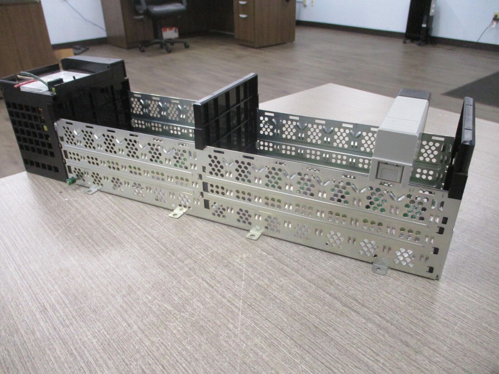 Allen-Bradley ControlLogix 13-Slot Chassis w/Power Supply 1756-A13/1756-PA75 Use