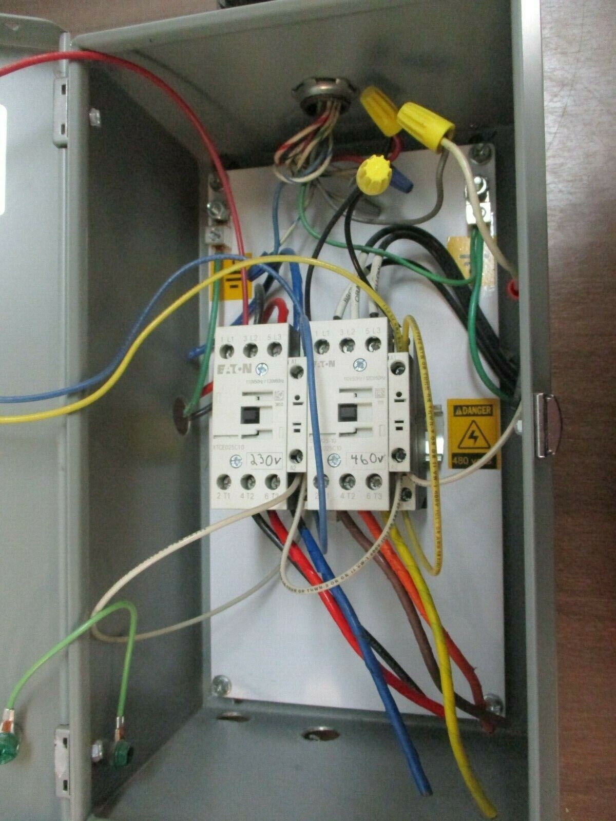 Eaton Enclosed Reversing Contactor XTCEA25C10 120V Coil Type 1 Enclosure Used