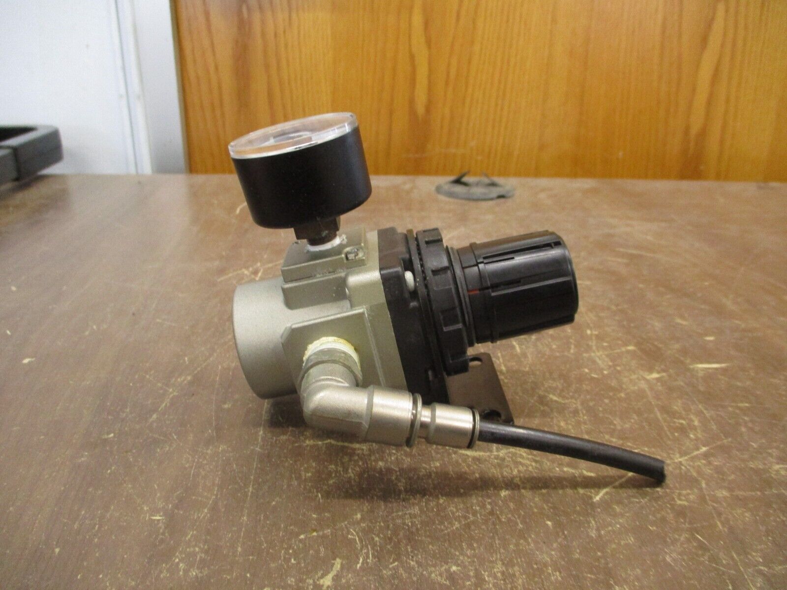 SMC Regulator AR30-N03-Z 7-125PSI Used
