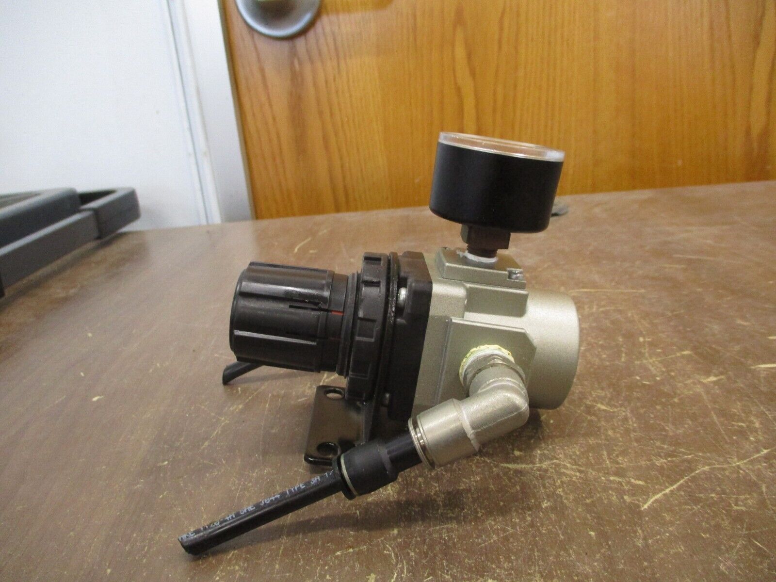 SMC Regulator AR30-N03-Z 7-125PSI Used