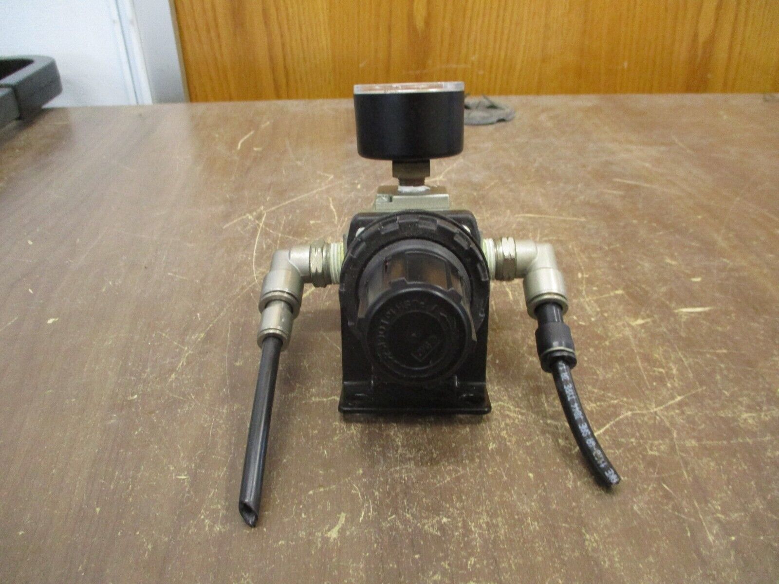 SMC Regulator AR30-N03-Z 7-125PSI Used