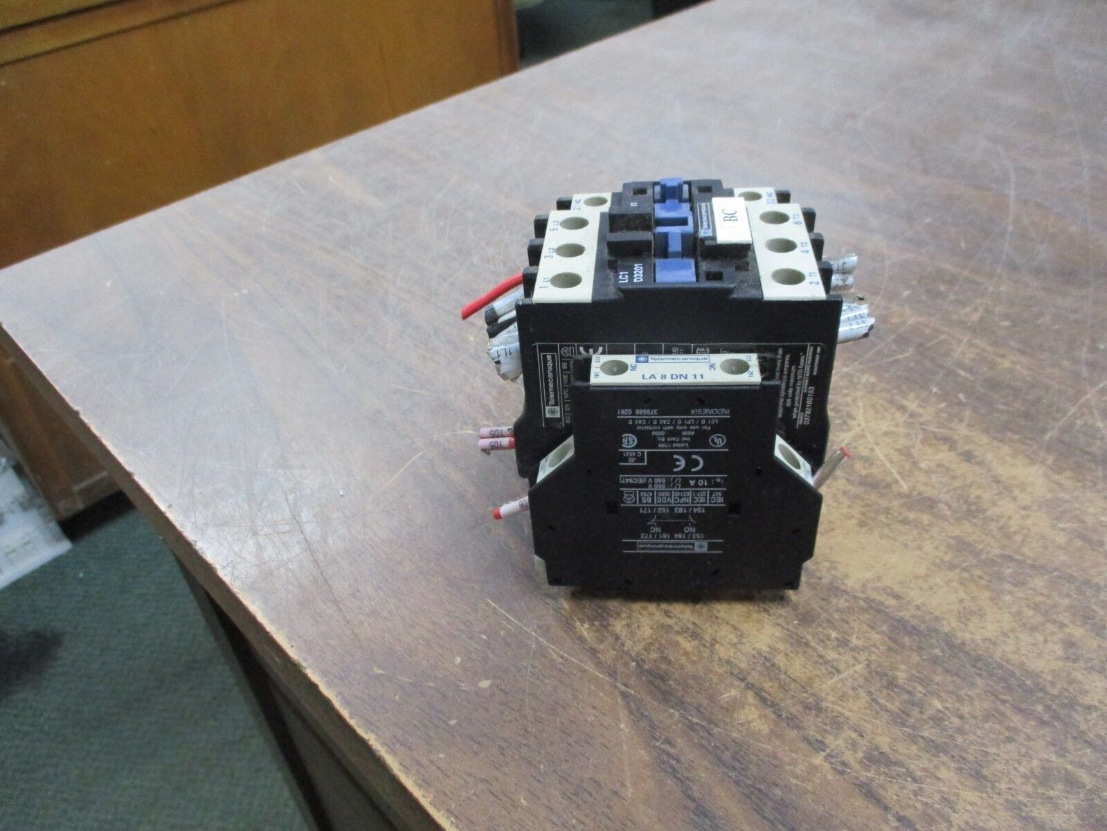 Telemecanique Contact LC1 D3201 120V Coil w/ LA 8DN 11 Aux Contact Used