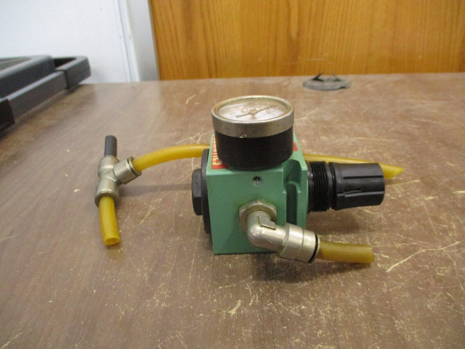 Numatics Regulator R21R-03 Range: 0-160PSI *Broken Meter* Used