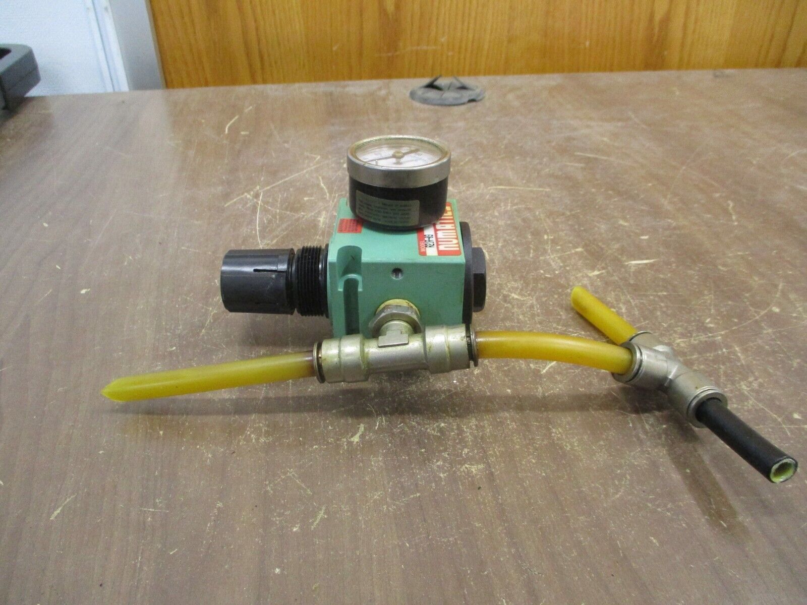 Numatics Regulator R21R-03 Range: 0-160PSI *Broken Meter* Used