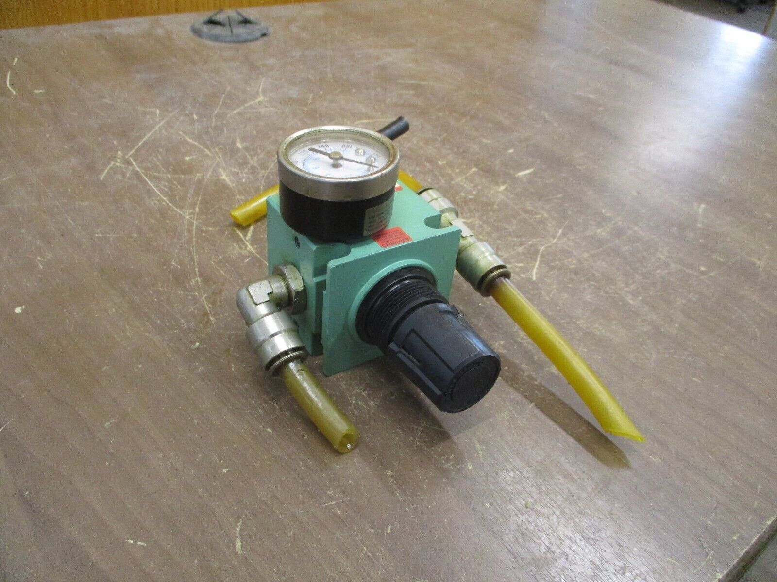 Numatics Regulator R21R-03 Range: 0-160PSI *Broken Meter* Used