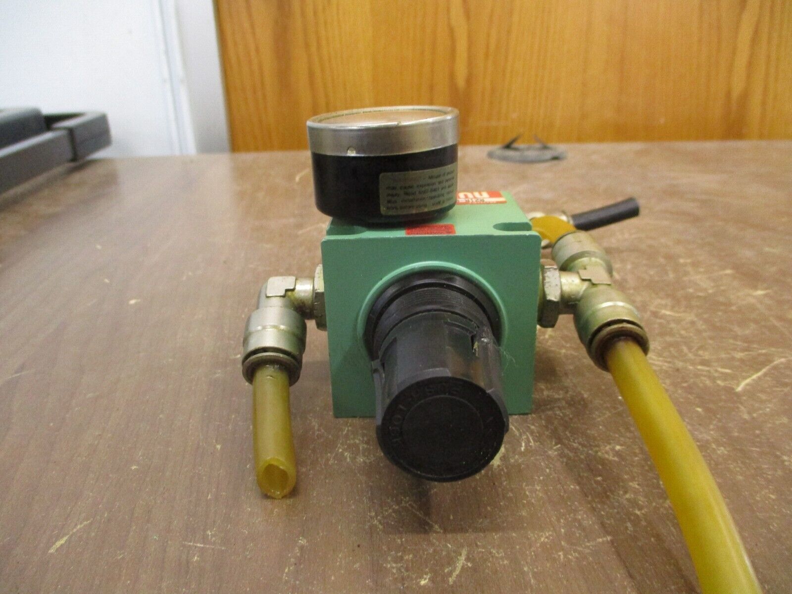 Numatics Regulator R21R-03 Range: 0-160PSI *Broken Meter* Used