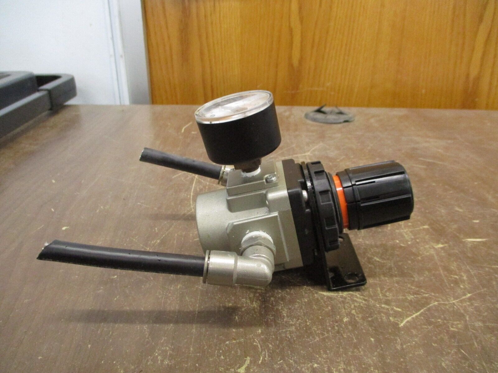 SMC Regulator AR30-N03-Z 7-125PSI Used
