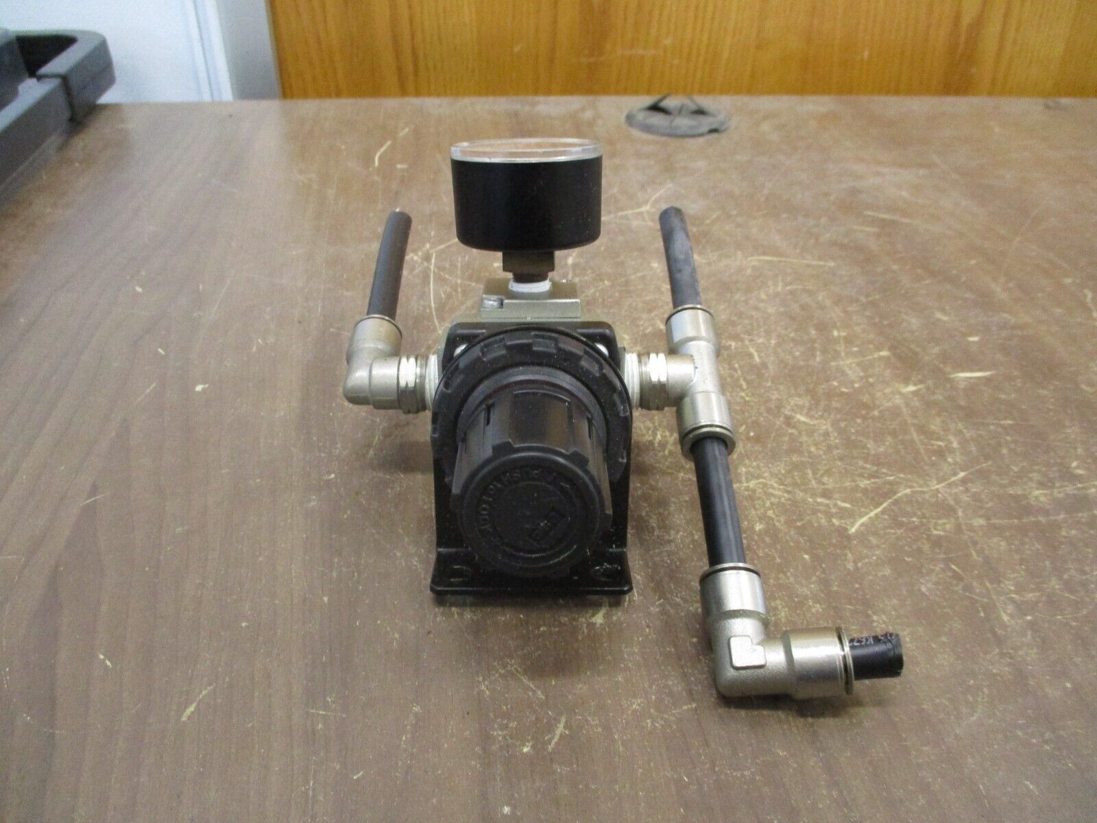 SMC Regulator AR30-N03-Z 7-125PSI Used