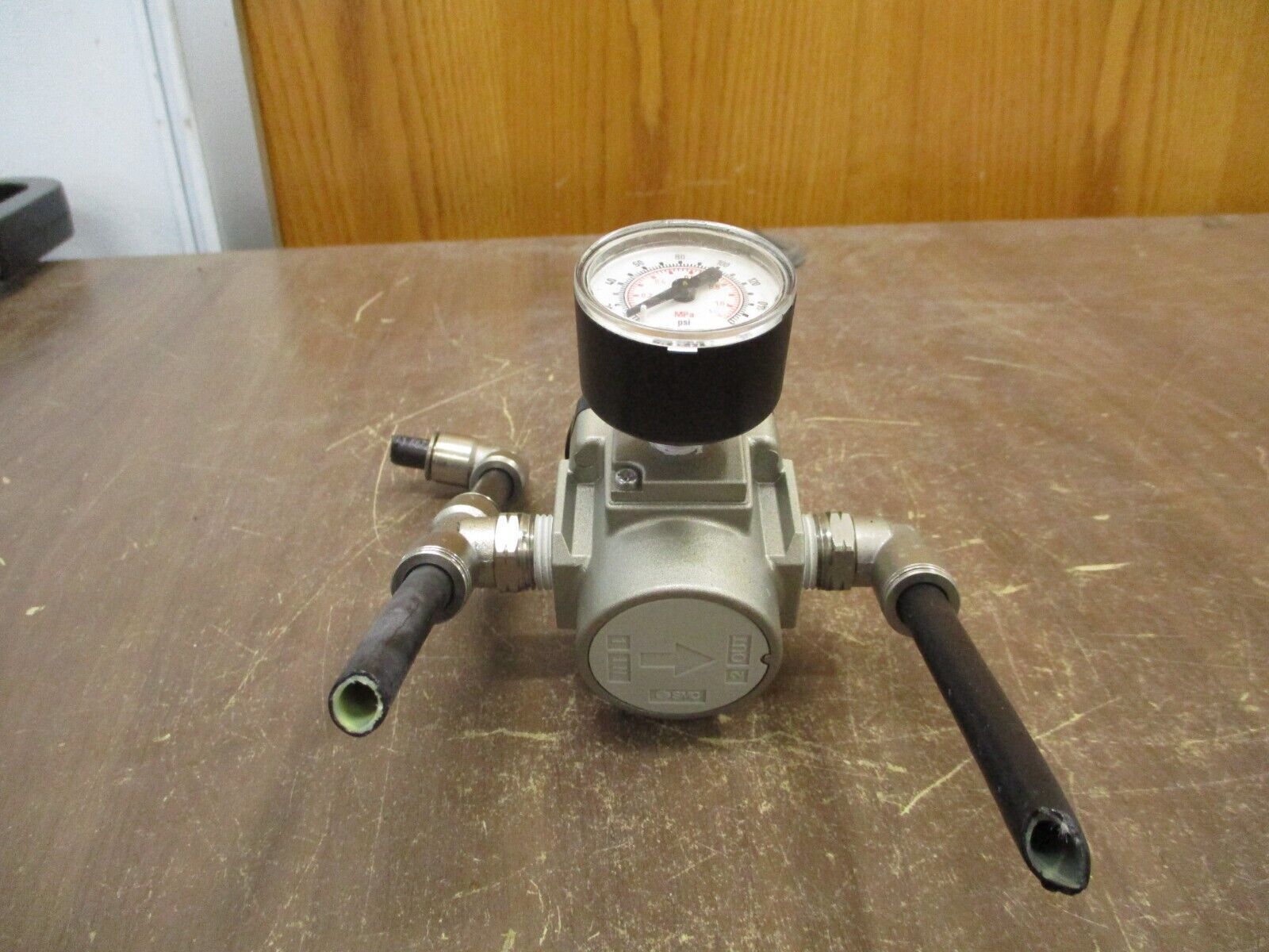 SMC Regulator AR30-N03-Z 7-125PSI Used