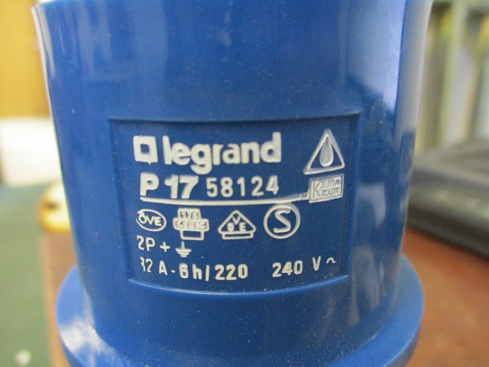 Legrand Plug P1758124 32A 220/240V 2P+ Ground Used