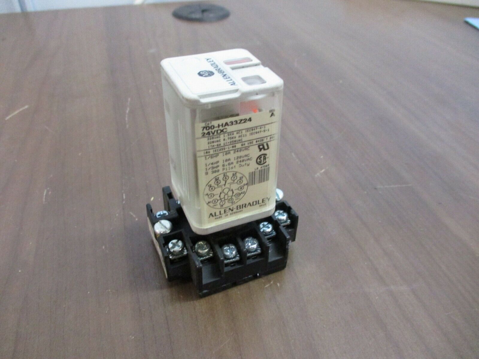 Allen-Bradley Relay 700-HA33Z24 24VDC Coil w/ Base Used