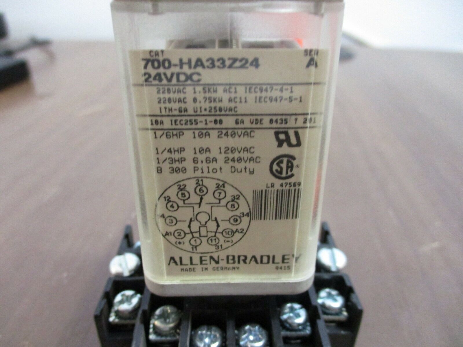 Allen-Bradley Relay 700-HA33Z24 24VDC Coil w/ Base Used