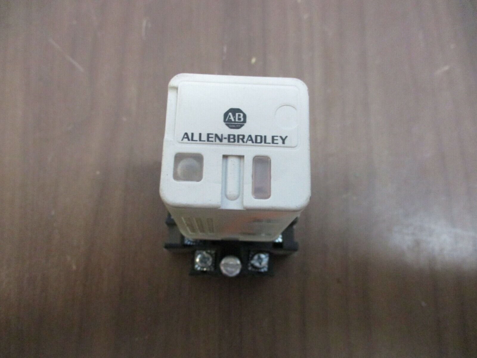 Allen-Bradley Relay 700-HA33Z24 24VDC Coil w/ Base Used