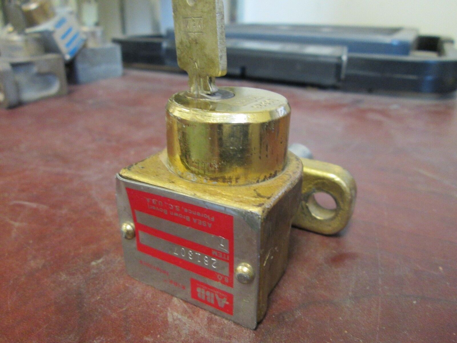 Kirk Interlock 281307 Stab Length: 3/8" to 1-1/8" Used