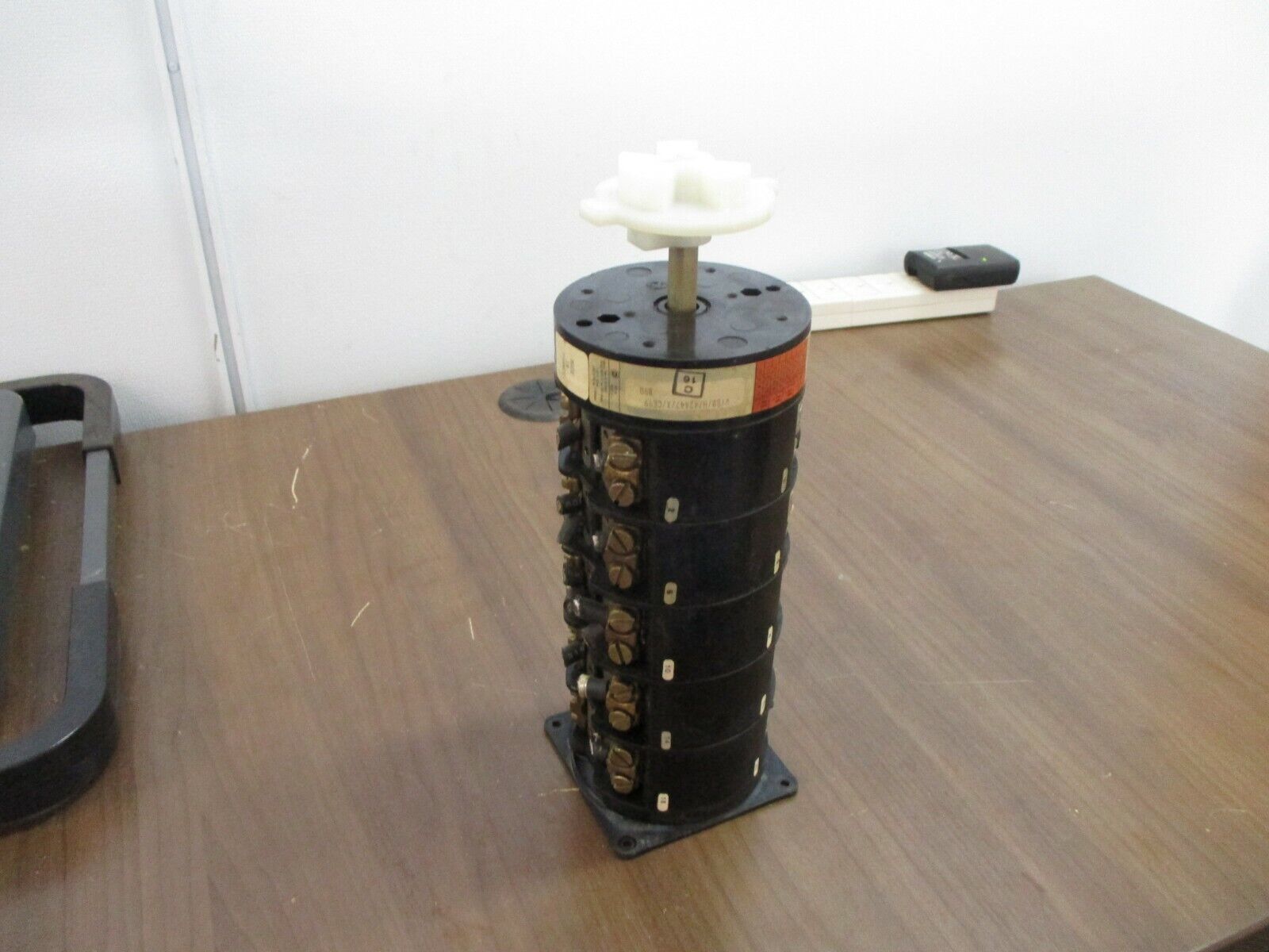 Entrelec I-80 Rotary Switch VY80/H/42447/X/CE99 80A 600V 3Ph *No Handle* Used