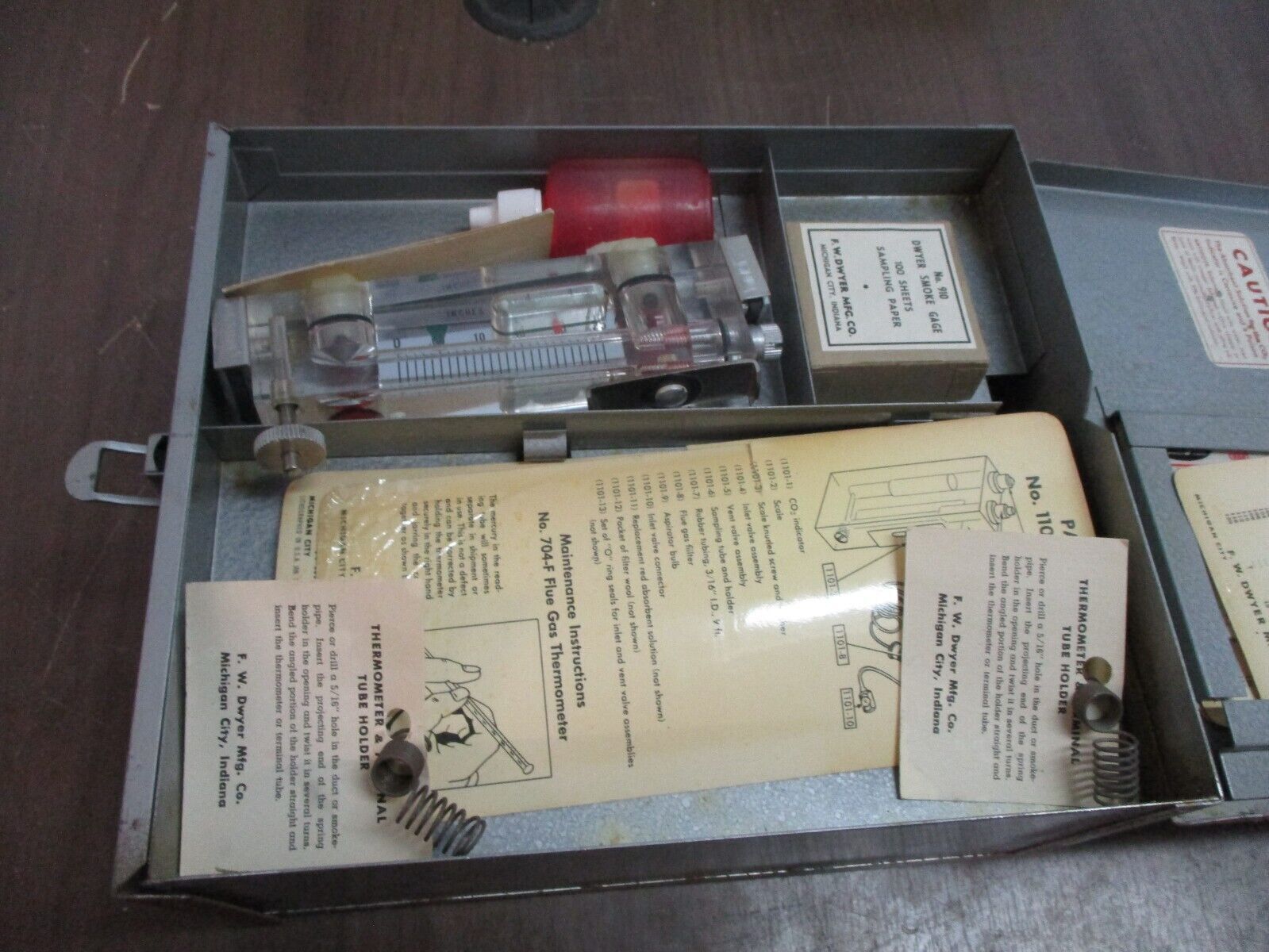 Dwyer CO2 Indicator 1101 Used