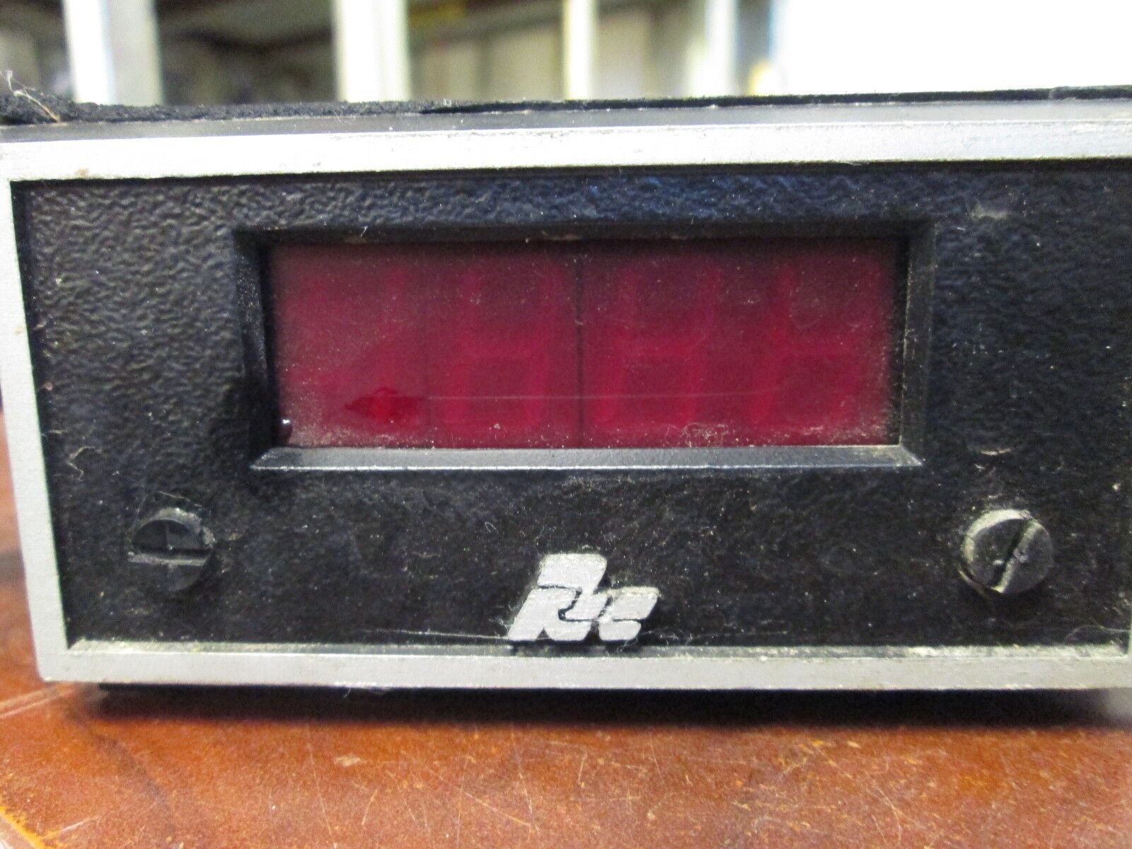 Red Lion Controls Digital Process Voltmeter APLPV400 115VAC Used