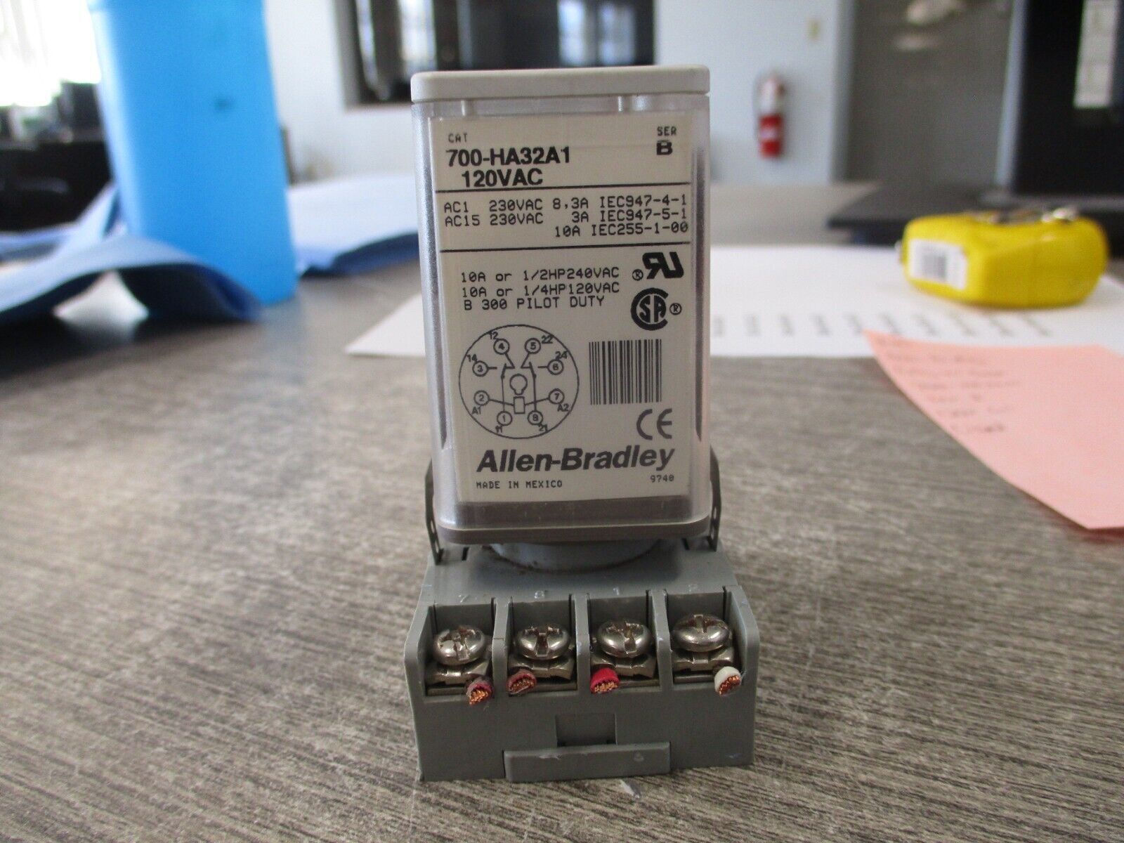Allen-Bradley Relay w/Base 700-HA32A1 Ser. B 120V Coil Used