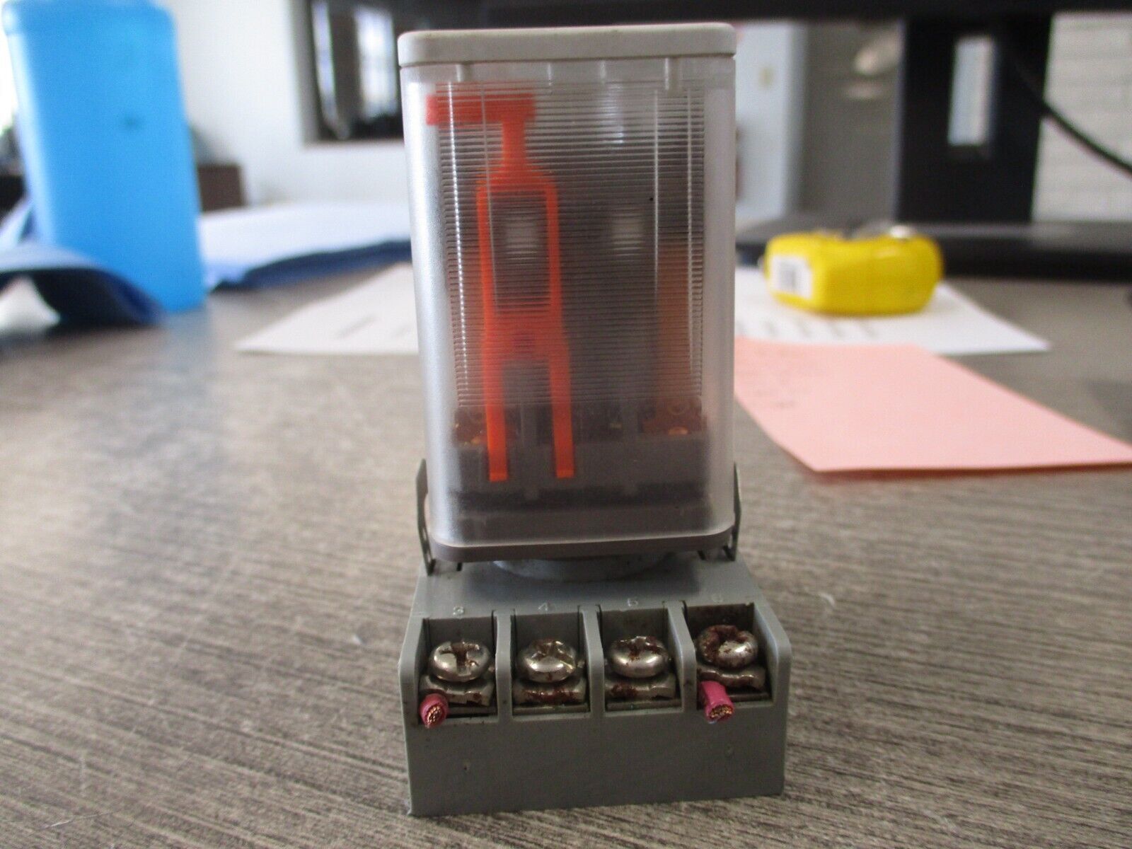 Allen-Bradley Relay w/Base 700-HA32A1 Ser. B 120V Coil Used
