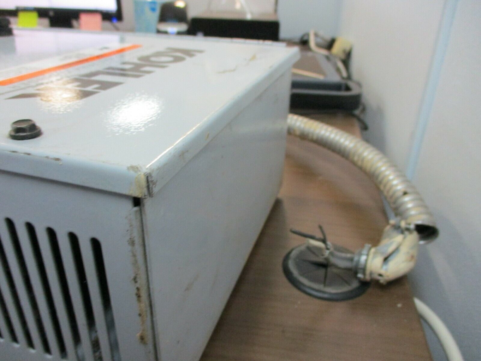 Kohler Automatic Battery Charger D-292864 Input: 120/240VAC 50/60Hz 1Ph 5.1/3.0A