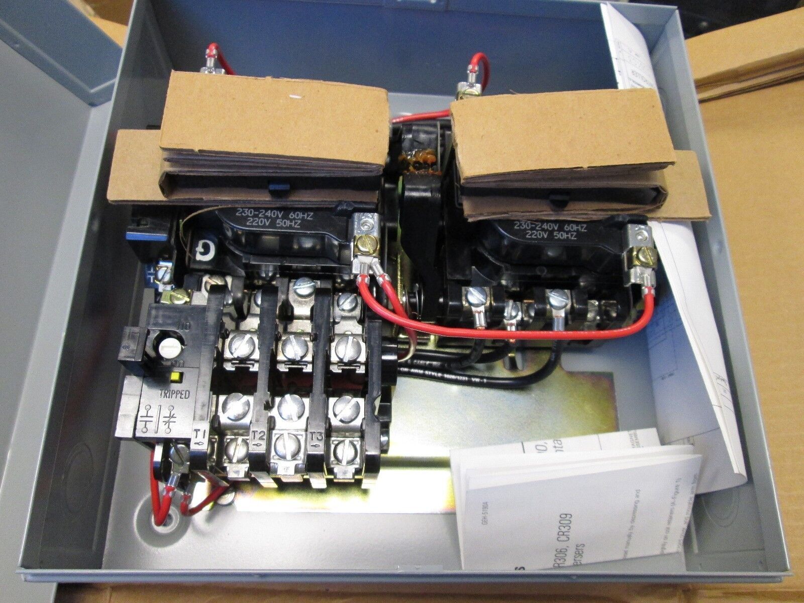 GE Enclosed Reversing Starter CR309B103 Size 0 230-240V Coil 3P Nema 1 New