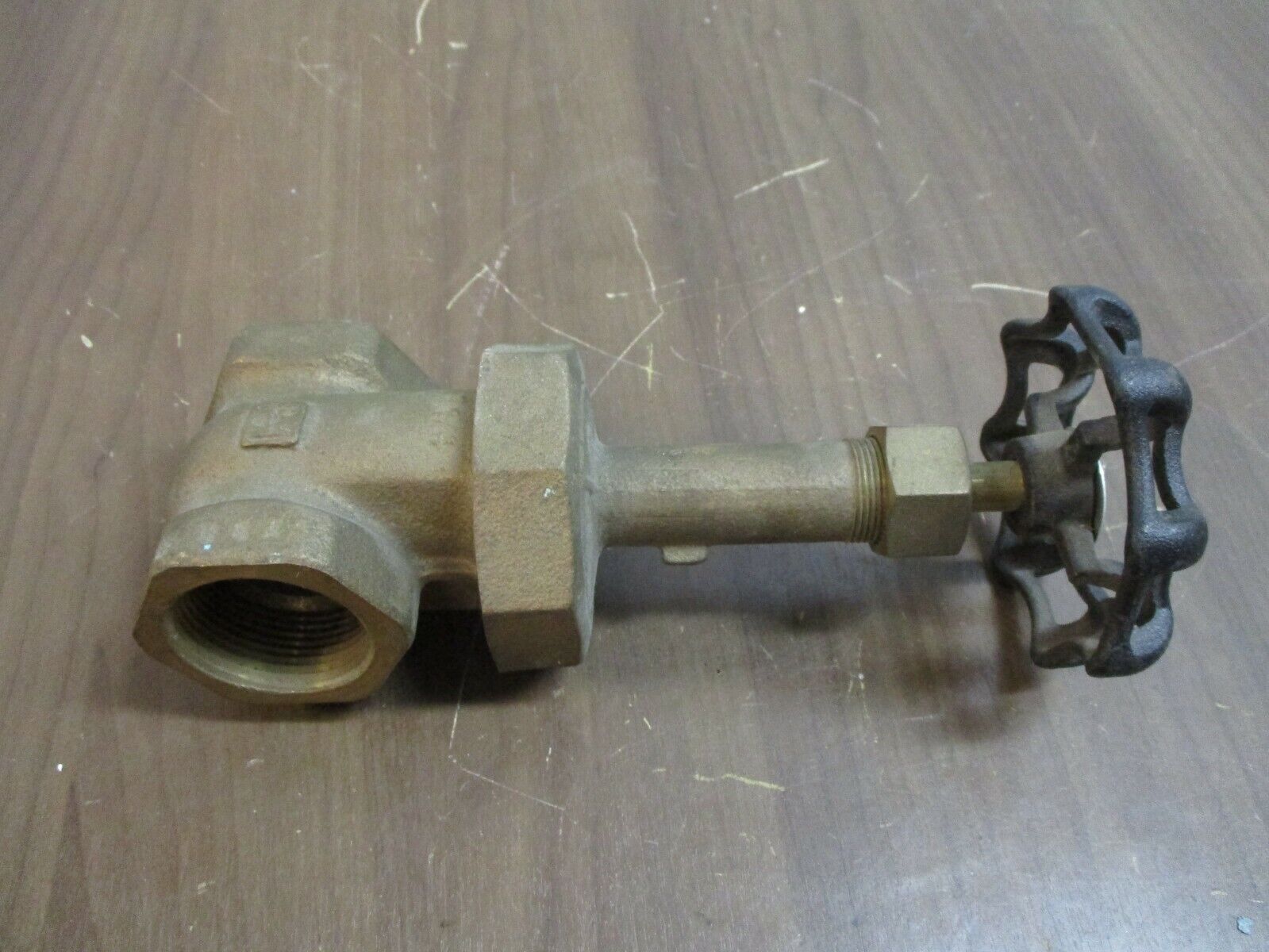 Hammond Gate Valve IB629 Size: 1 1/4" Used