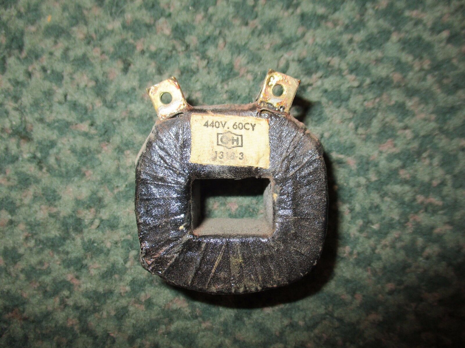 Cutler-Hammer Magnetic Coil 1318-3 440V 60Hz Missing Terminal Screws Used,