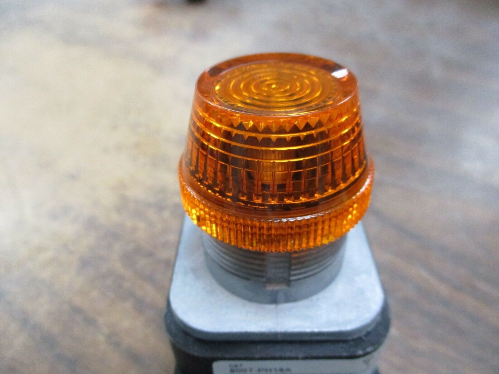 Allen-Bradley 800T Pilot Light 800T-PH16A 120V Amber Used