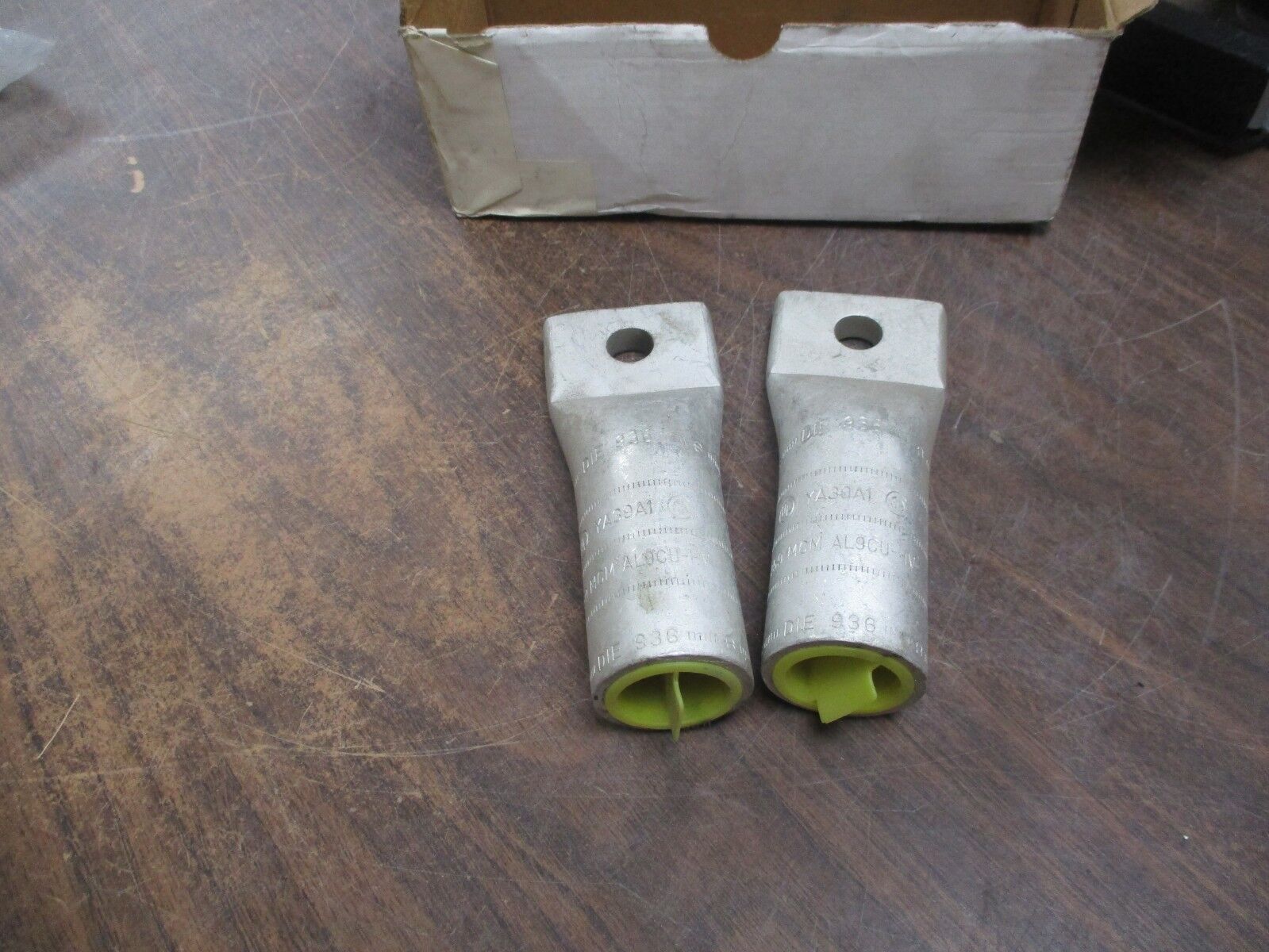 Burndy Hylug Crimp Lug YA39A1 1-Hole 700/750kcmil 1/2" Stud Lot of 2 New Surplus