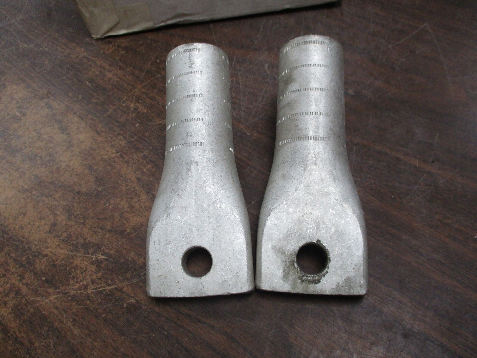Burndy Hylug Crimp Lug YA39A1 1-Hole 700/750kcmil 1/2" Stud Lot of 2 New Surplus